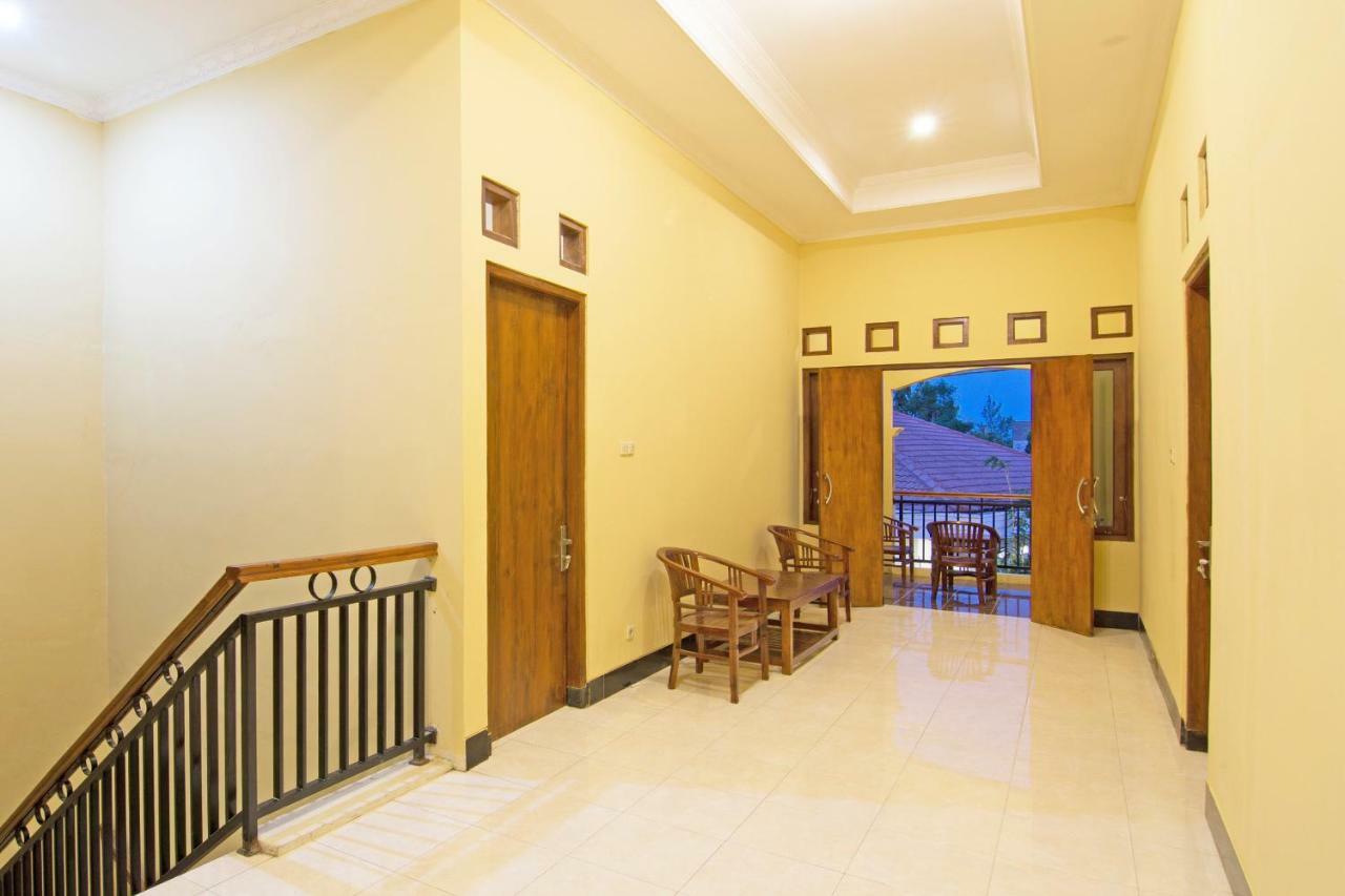 Oyo 931 Dara Dewi Homestay Yogyakarta Esterno foto